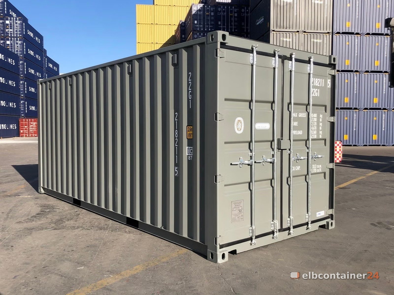 Grauer Lagercontainer im Depot